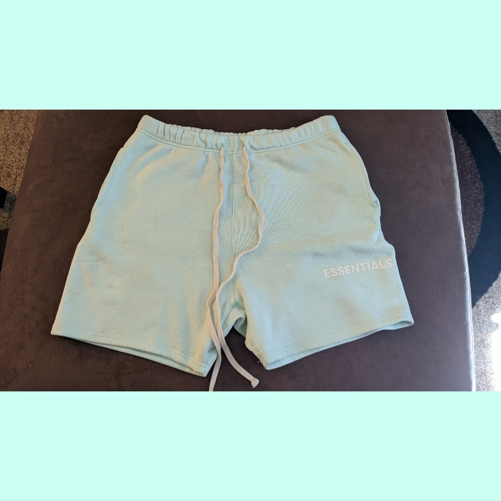 🔥Fear of God Essential Shorts🔥